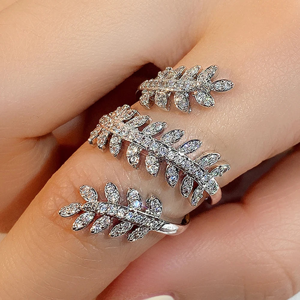 Huitan Trendy Leaf Rings for Women Micro Paved White Cubic Zirconia Luxury Bridal Wedding Party Finger-ring Statement Jewelry