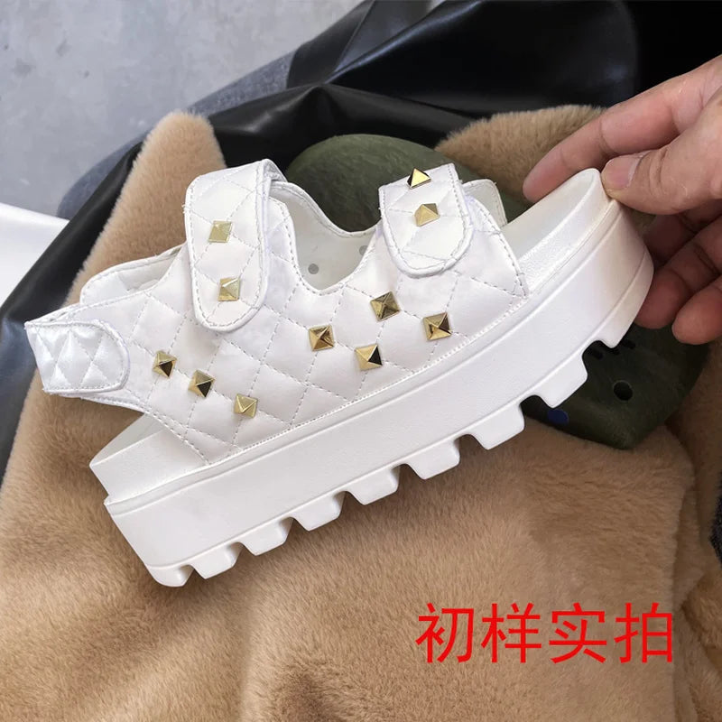 2022 spring/summer women new outdoor leisure ms slippers beach Double layer leather thick bottom all-match flat sandals