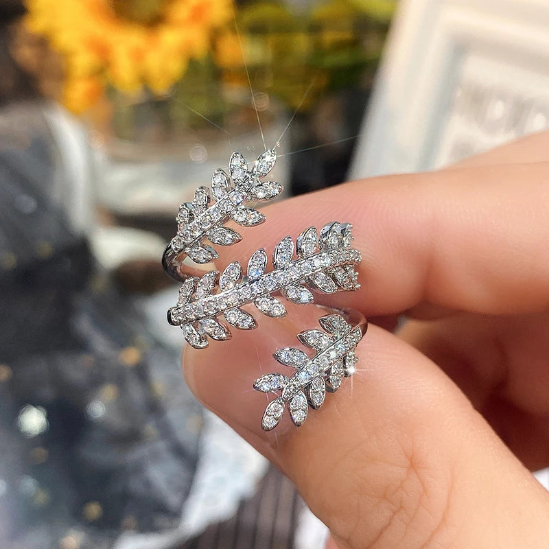 Huitan Trendy Leaf Rings for Women Micro Paved White Cubic Zirconia Luxury Bridal Wedding Party Finger-ring Statement Jewelry